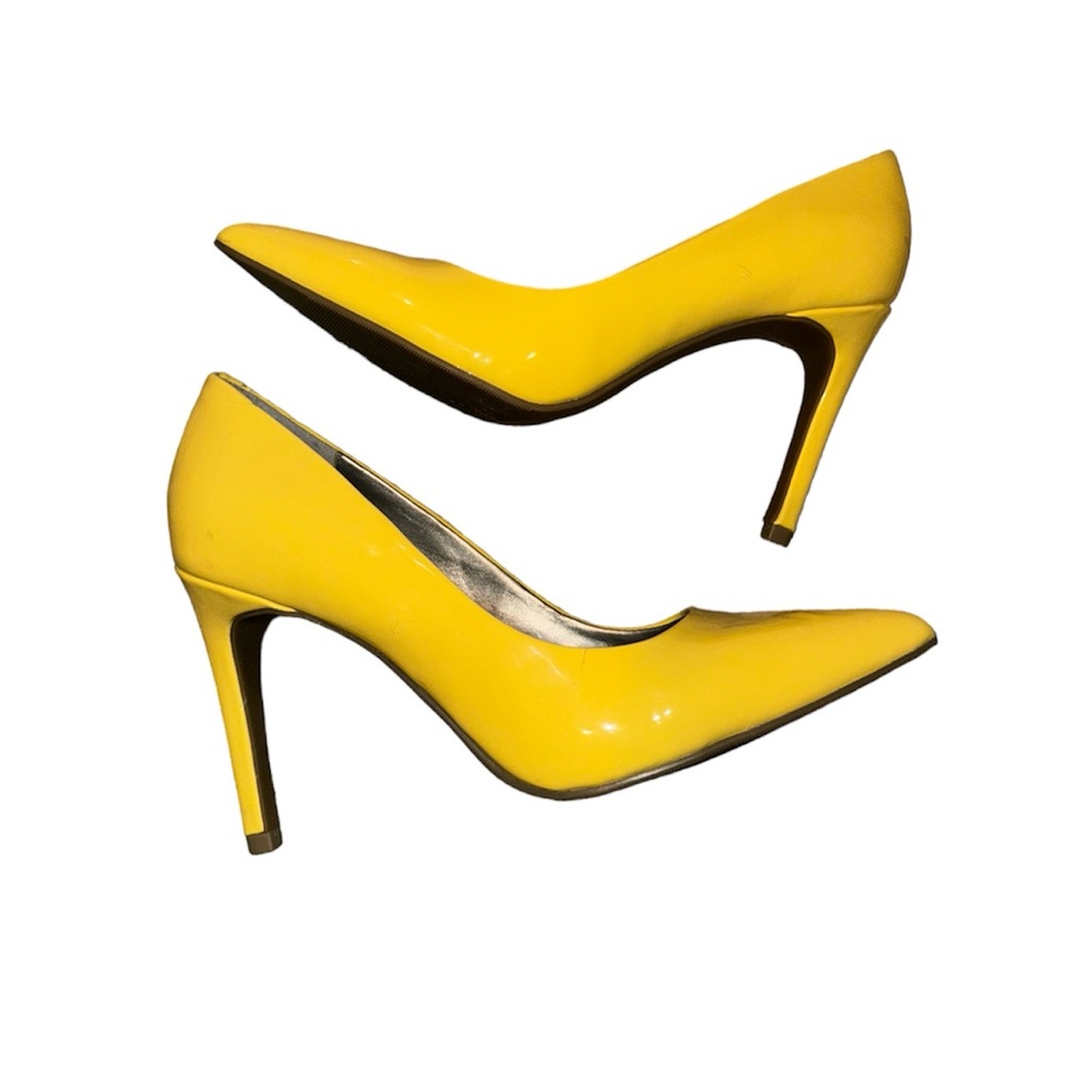 Pointed Toe Heels - image 3